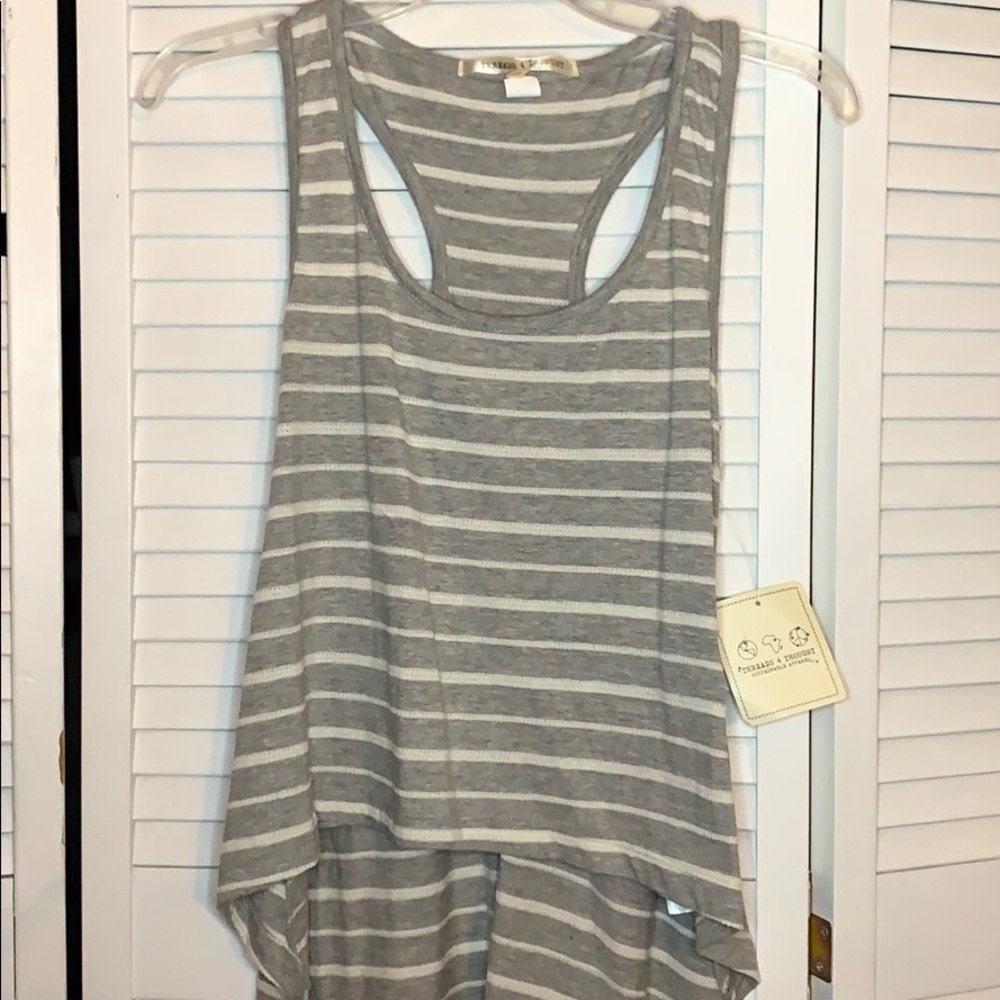 Super cute gray high low tank!